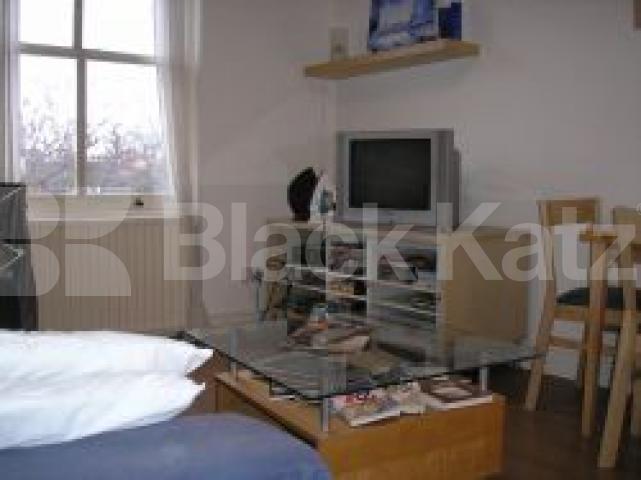 			GREAT LOCATION, 2 Bedroom, 1 bath, 1 reception Flat			 Gloucester Terrace, BAYSWATER W2